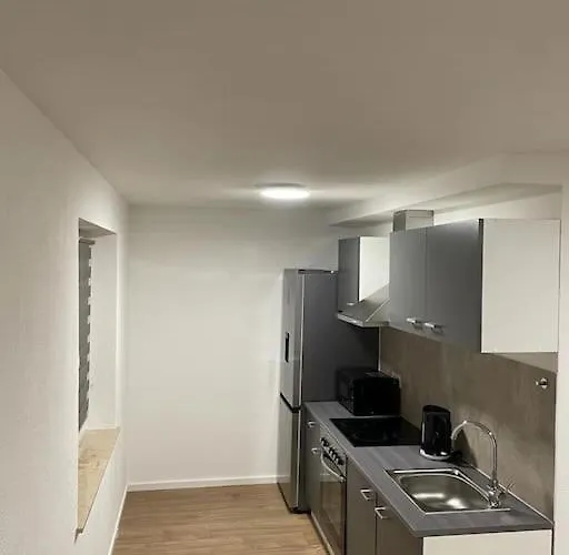 Neuwertige Zwei Oberhinterhof